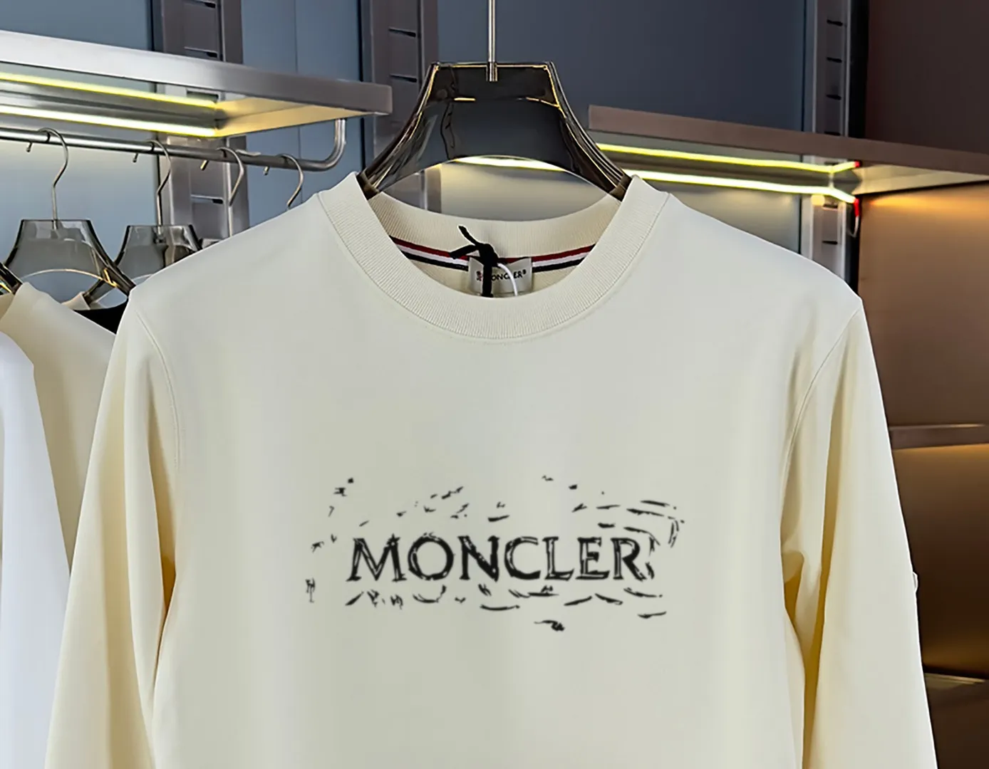【 In Stock】 〖 𝐌𝐎𝐍𝐂𝐋𝐄𝐑~ 〗 440g ， 😎 ， ， Factory 2025 T ， ， Premium LOGO， Same Style ：Black White Size：S M L XL 2XL